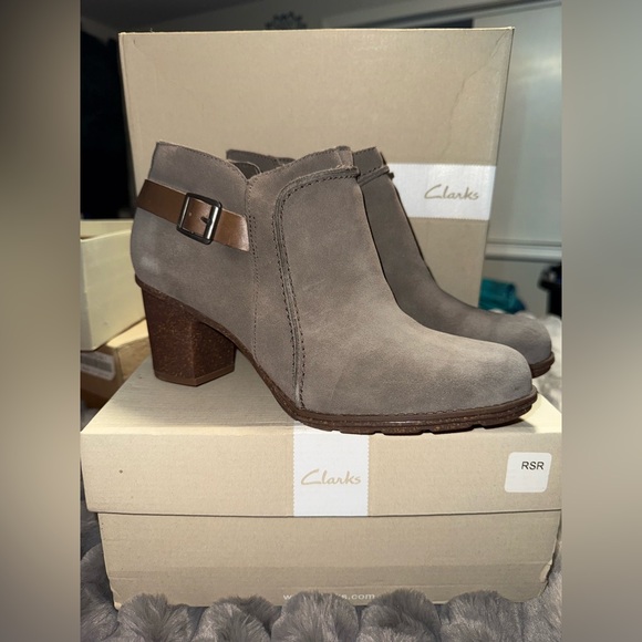 Clark’s Women booties - Picture 2 of 6